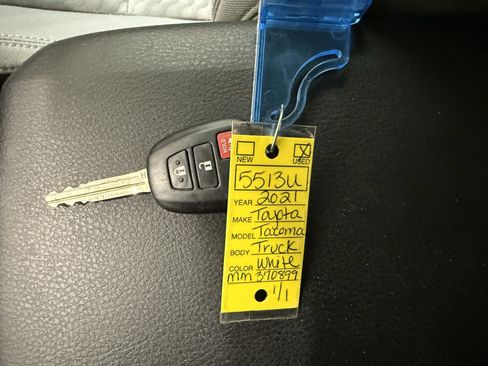 Used 2021 Toyota Tacoma SR5 w/ Technology Package image 25