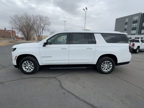 Used 2025 Chevrolet Suburban LT w/ Comfort Package image 5