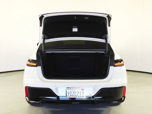 Used 2023 BMW 740i w/ Parking Assistance Package image 10