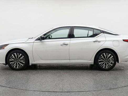 Used 2025 Nissan Altima 2.5 SV FWD image 5