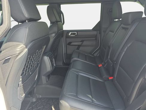 Used 2025 Ford Bronco Badlands AWD/4WD image 13