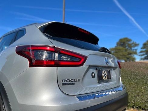 Used 2021 Nissan Rogue Sport SV image 9