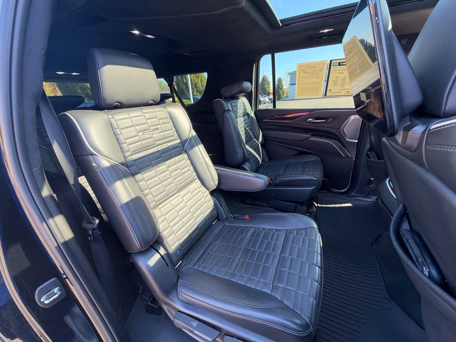 Used 2022 Cadillac Escalade ESV Sport Platinum w/ Heavy-Duty Trailer Package AWD/4WD image 35