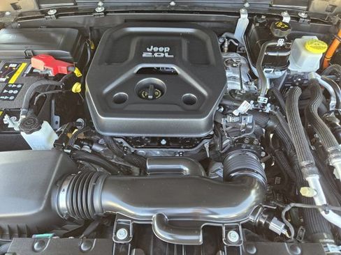 Used 2023 Jeep Wrangler Unlimited Sahara AWD/4WD image 31