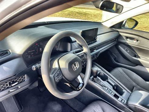 Used 2023 Honda Accord EX image 15