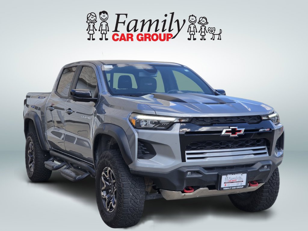 Used 2024 Chevrolet Colorado ZR2 w/ Technology Package AWD/4WD image 2
