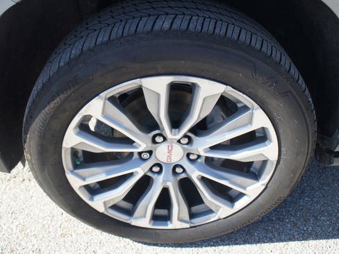 Used 2021 GMC Yukon Denali w/ Denali Premium Package image 28