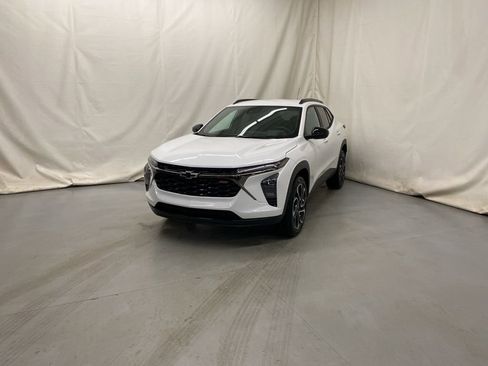 New 2026 Chevrolet Trax RS w/ Driver Confidence Package image 2