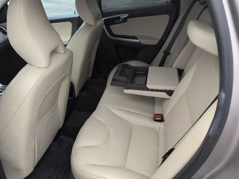 Used 2016 Volvo XC60 T5 Premier w/ Proximity Package image 18