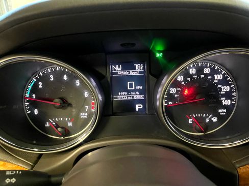 Used 2011 Jeep Grand Cherokee Overland image 31