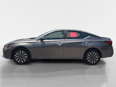 Certified 2025 Nissan Altima 2.5 SV AWD/4WD image 2