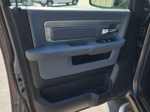 Used 2019 RAM 1500 Classic SLT AWD/4WD image 18