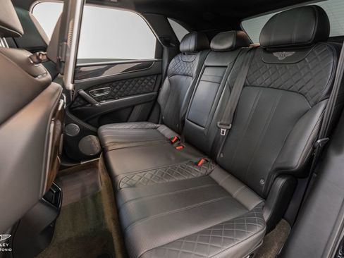 Used 2017 Bentley Bentayga AWD/4WD image 24