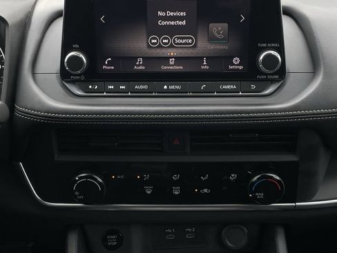 Used 2024 Nissan Rogue S image 17