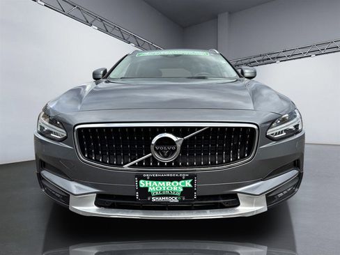 Used 2017 Volvo V90 T6 Cross Country image 9