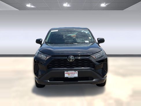 Used 2022 Toyota RAV4 LE FWD image 6