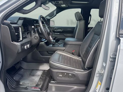 Used 2024 GMC Sierra 1500 AT4X image 9