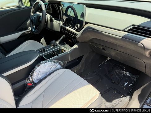 Used 2026 Lexus TX 500h AWD w/ Technology Package image 32