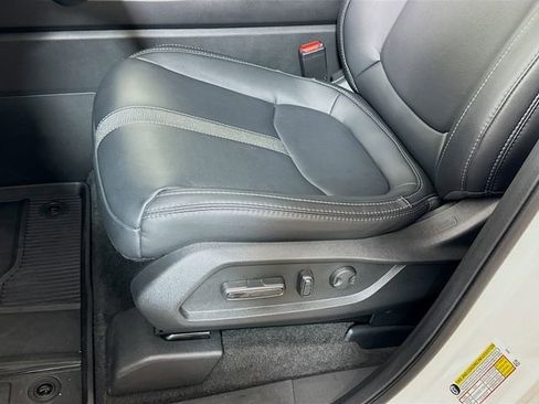 Used 2025 Honda Pilot Touring image 19