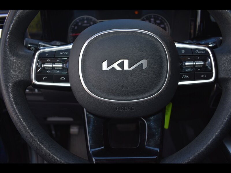 Used 2022 Kia Sorento LX AWD/4WD image 11