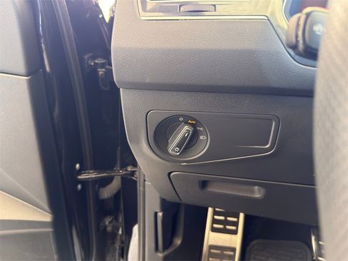 Used 2024 Volkswagen Tiguan SE R-Line image 14