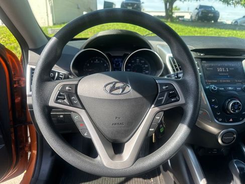 Used 2015 Hyundai Veloster FWD image 9