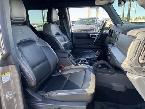 Used 2025 Ford Bronco Outer Banks w/ Sasquatch Package AWD/4WD image 38