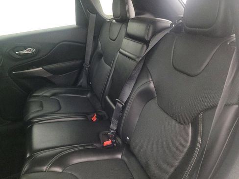 Used 2019 Jeep Cherokee Limited AWD/4WD image 18