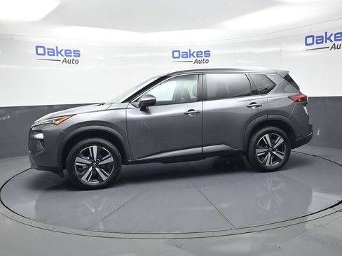 Used 2025 Nissan Rogue SL FWD image 5