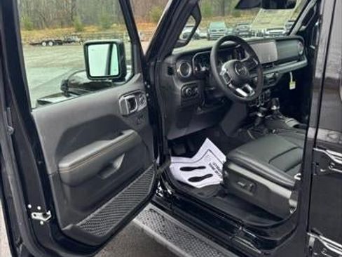 New 2026 Jeep Wrangler Unlimited Sahara image 32