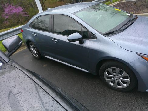 Used 2021 Toyota Corolla LE image 5