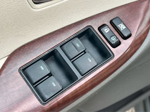 Used 2013 Toyota Sienna XLE image 27