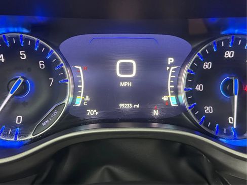Used 2024 Chrysler Pacifica Touring-L FWD image 47