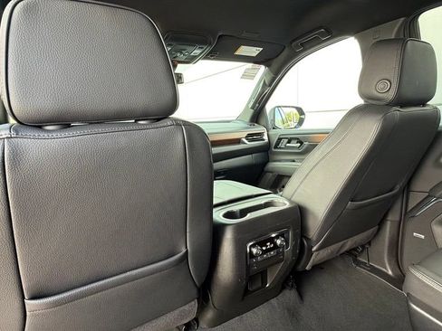Used 2025 GMC Yukon Denali AWD/4WD image 23
