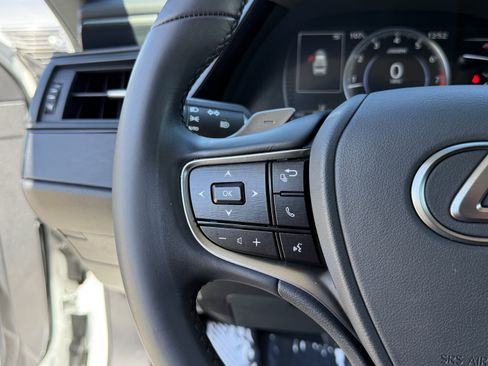 Certified 2025 Lexus ES 350 FWD image 22