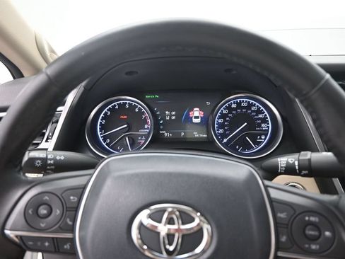 Used 2018 Toyota Camry XLE FWD image 23