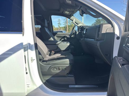 Used 2024 Chevrolet Silverado 2500 LTZ image 31