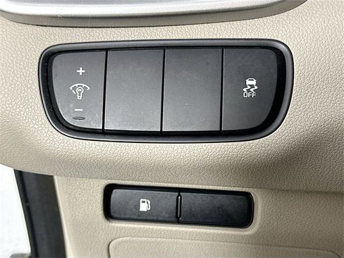 Used 2017 Kia Sorento LX w/ LX Convenience Package image 22