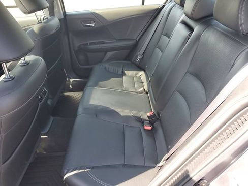 Used 2017 Honda Accord Touring image 13