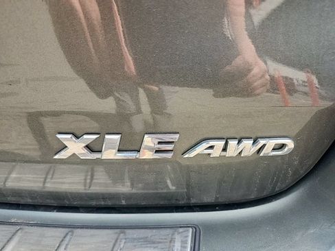 Used 2019 Toyota Highlander XLE AWD/4WD image 7