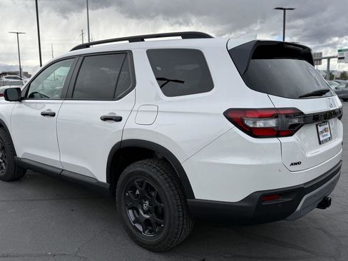 Certified 2025 Honda Pilot TrailSport image 11
