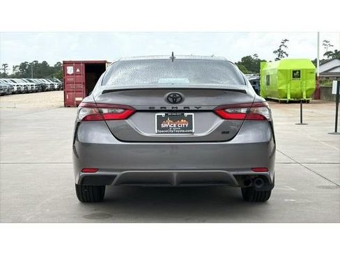 Used 2022 Toyota Camry SE FWD image 5