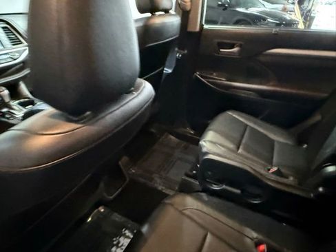 Used 2017 Toyota Highlander XLE AWD/4WD image 28