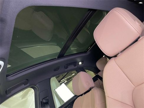 New 2026 Porsche Macan image 18