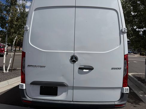 Used 2024 Mercedes-Benz Sprinter 2500 image 6