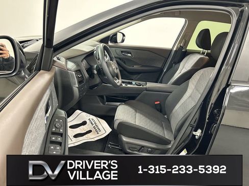 Used 2023 Nissan Rogue SV image 9