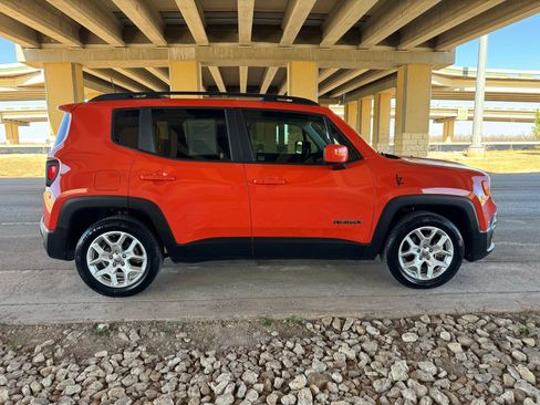 Used 2018 Jeep Renegade Latitude image 2