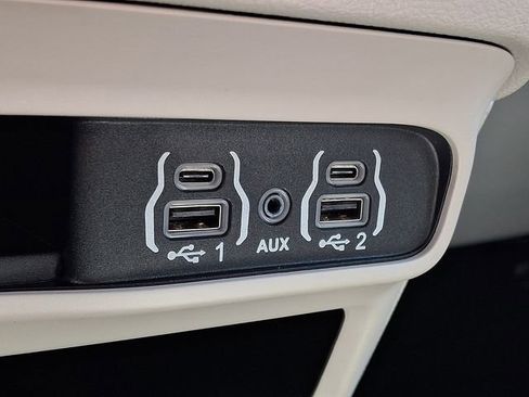 Used 2024 Chrysler Pacifica Touring-L FWD image 24