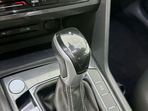 Used 2024 Volkswagen Tiguan SE image 23