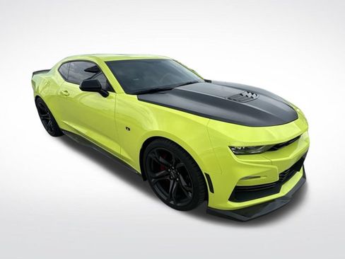 Used 2021 Chevrolet Camaro SS RWD image 5
